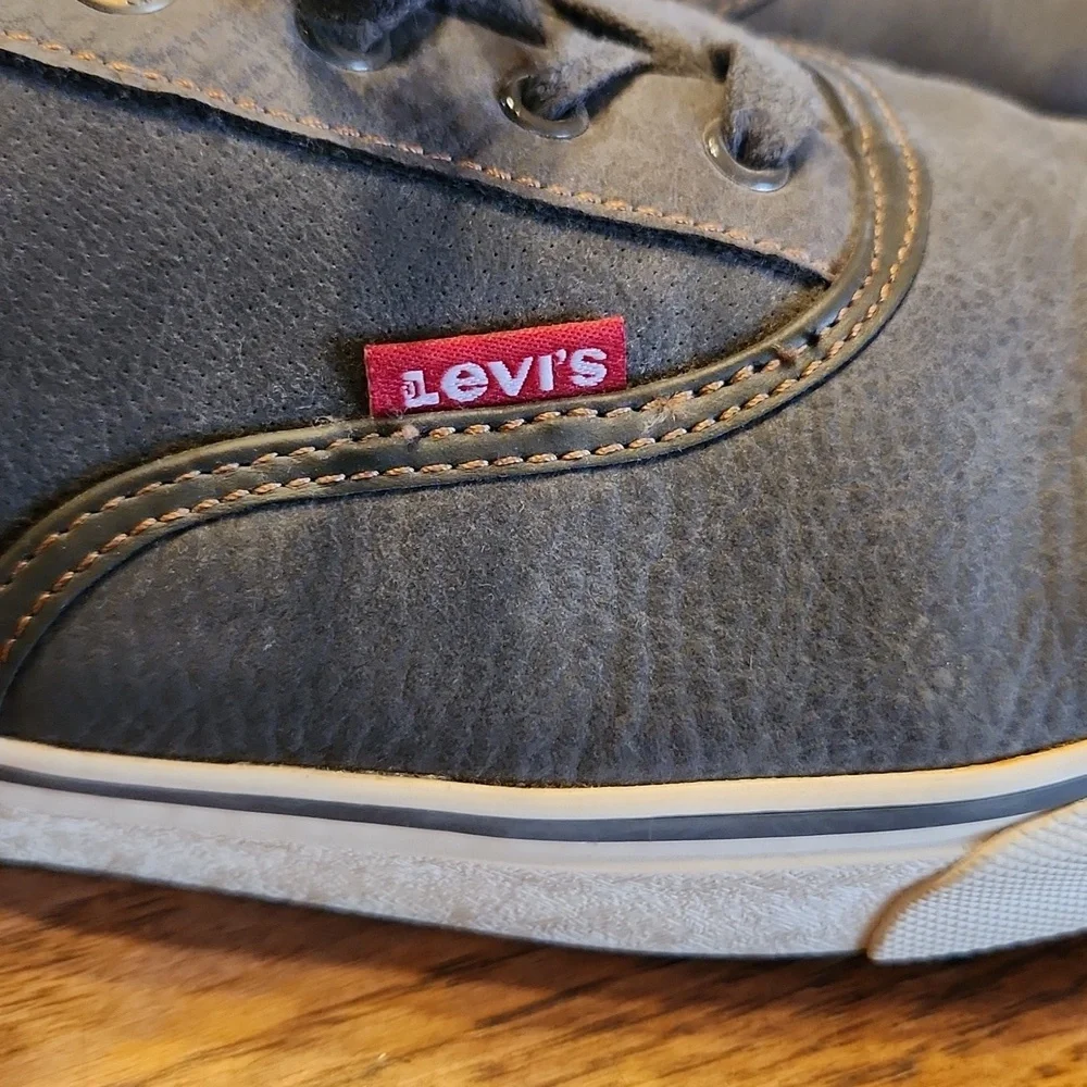 Levi Tie Sneakers Size 10